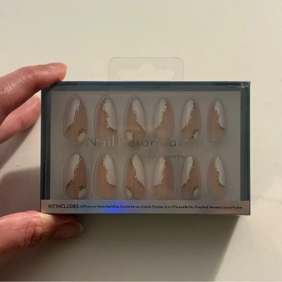 Pink Press-On Nails with Gold Accents - Picture 2 of 3